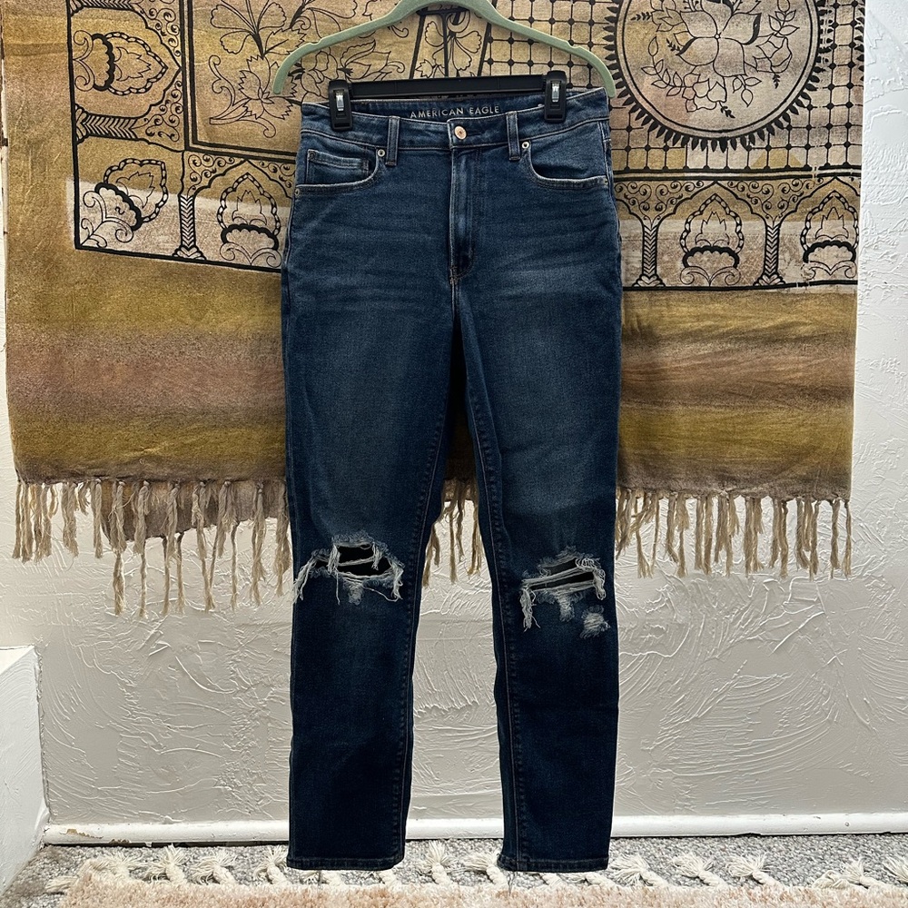 American Eagle Distressed Mom Jean NWT